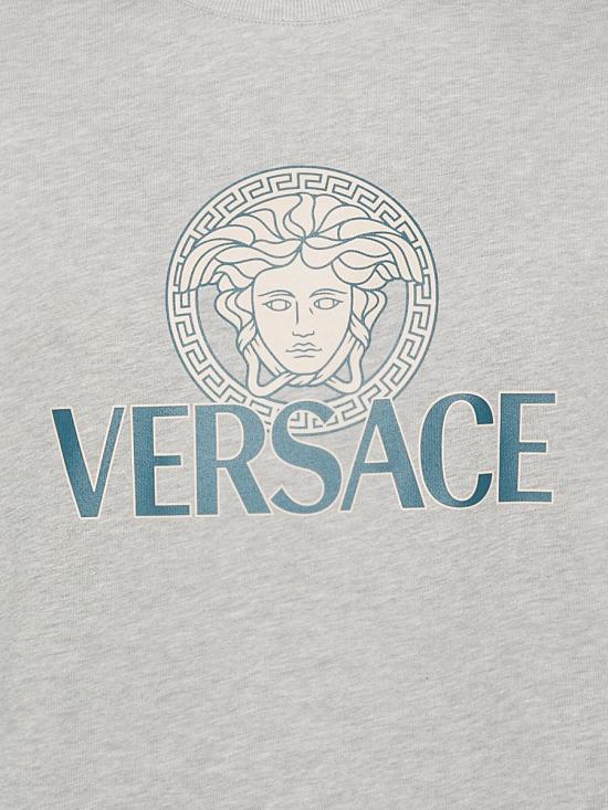 Long -sleeved t -shirt