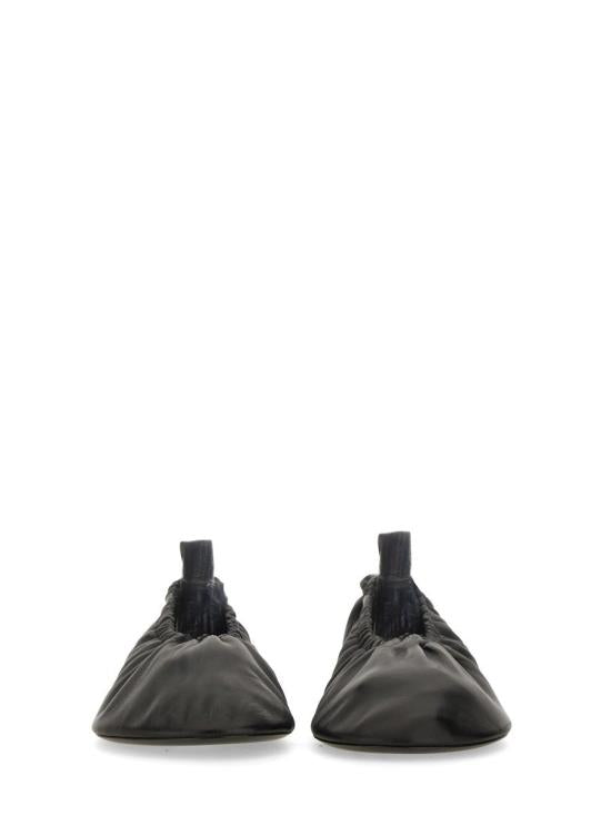 Flat shoes