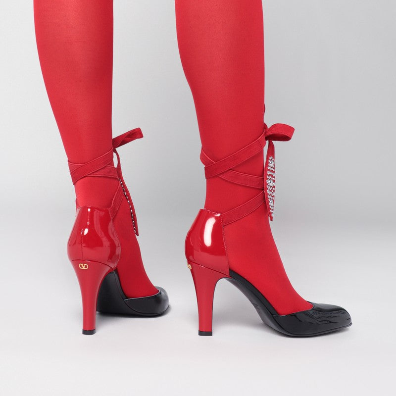 Black and red Foliefoliage décolleté