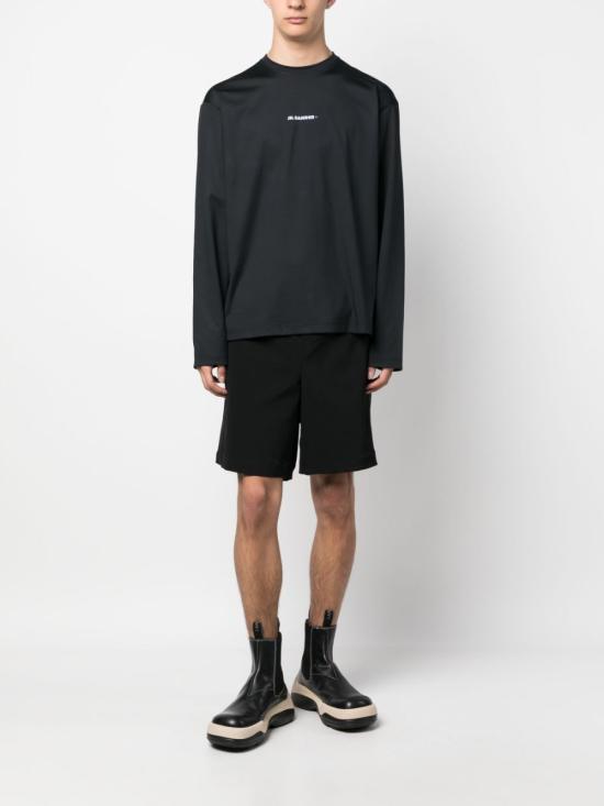 Long -sleeved t -shirt