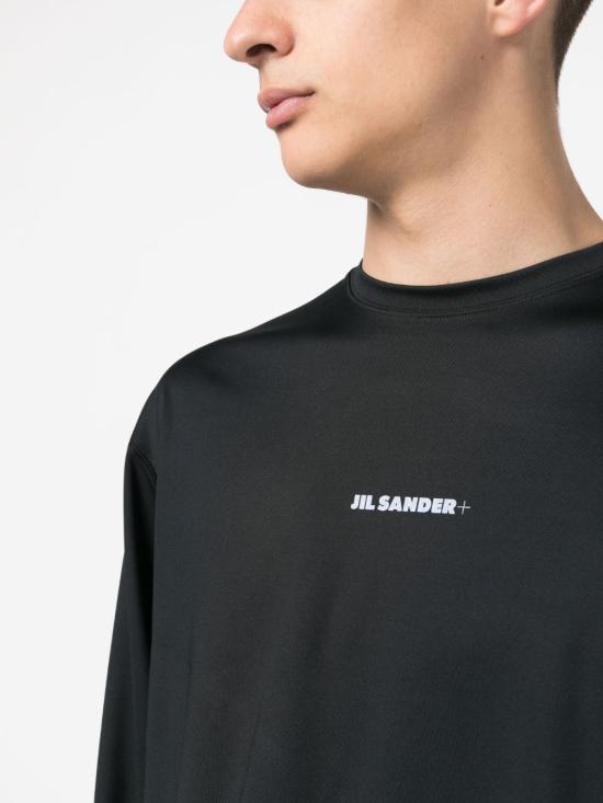Long -sleeved t -shirt