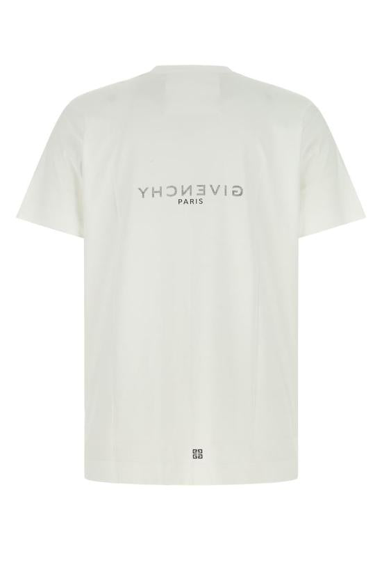 Short -sleeved t -shirt