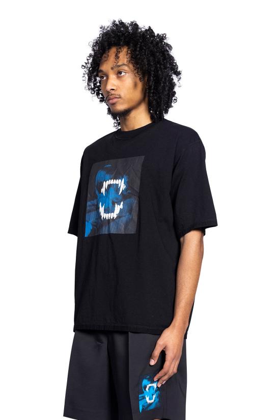 Short -sleeved t -shirt