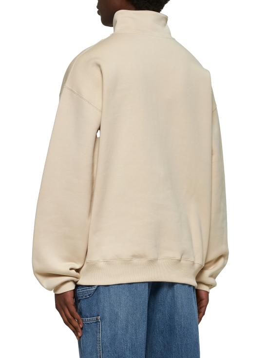 Long -sleeved t -shirt