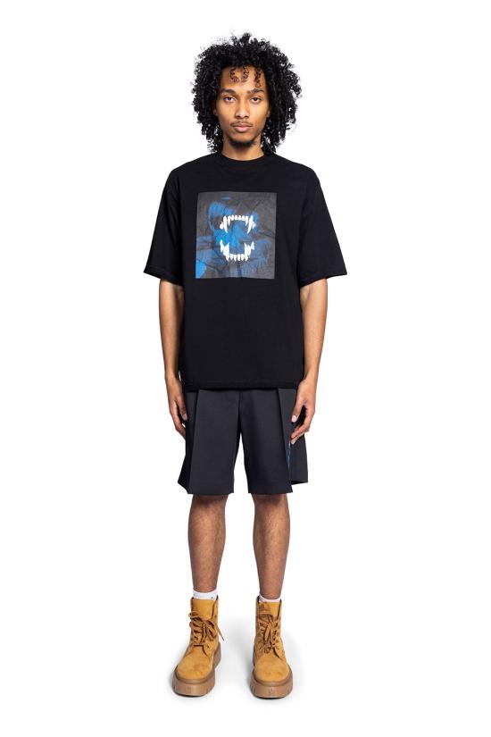 Short -sleeved t -shirt
