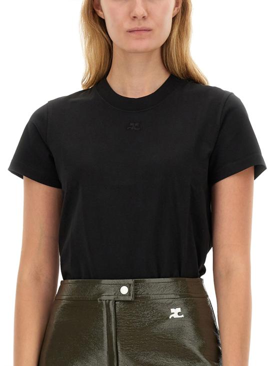Short -sleeved t -shirt