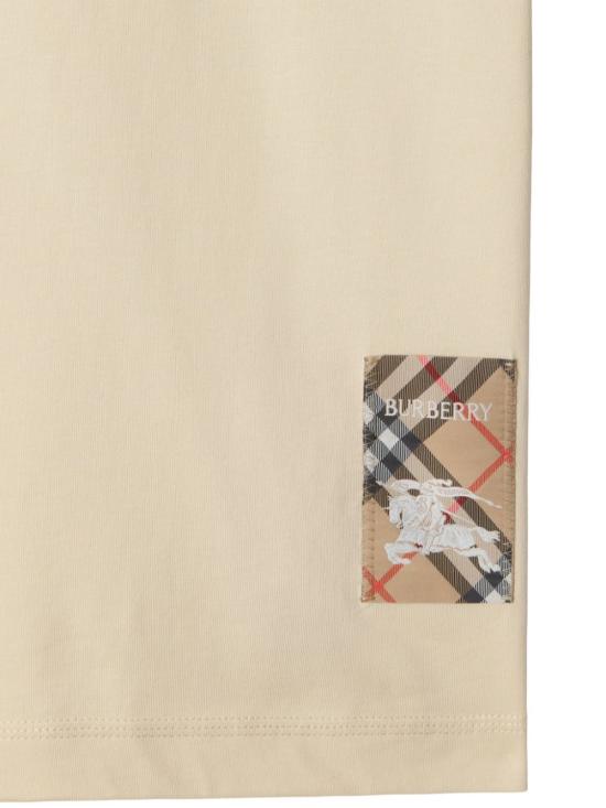 Short -sleeved t -shirt