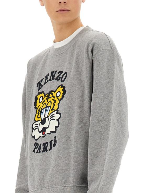 Long -sleeved t -shirt