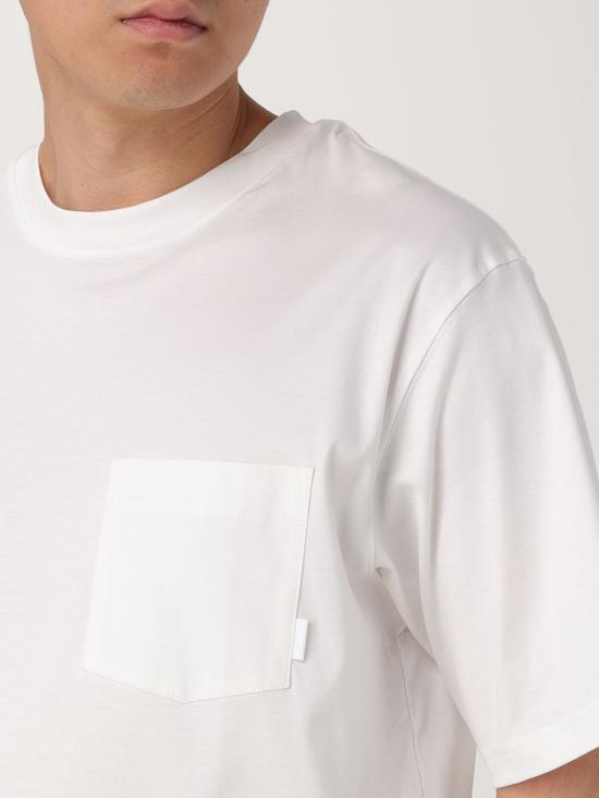 Short -sleeved t -shirt