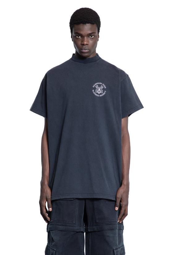 Short -sleeved t -shirt
