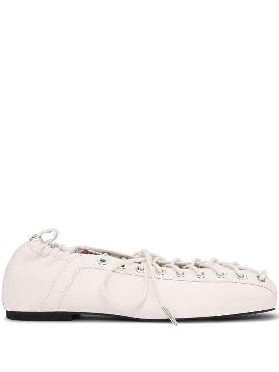 Flat shoes