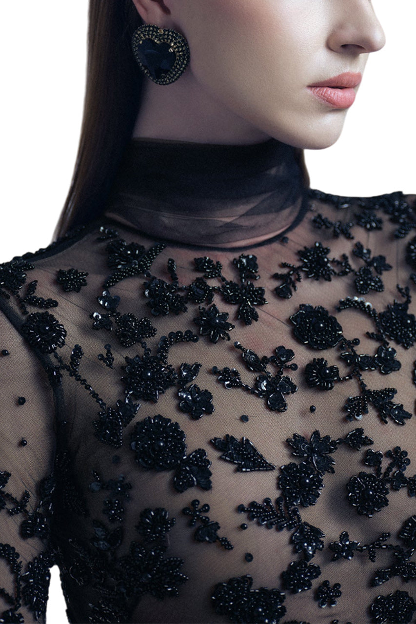 BLACK FITTED FLORAL GOWN