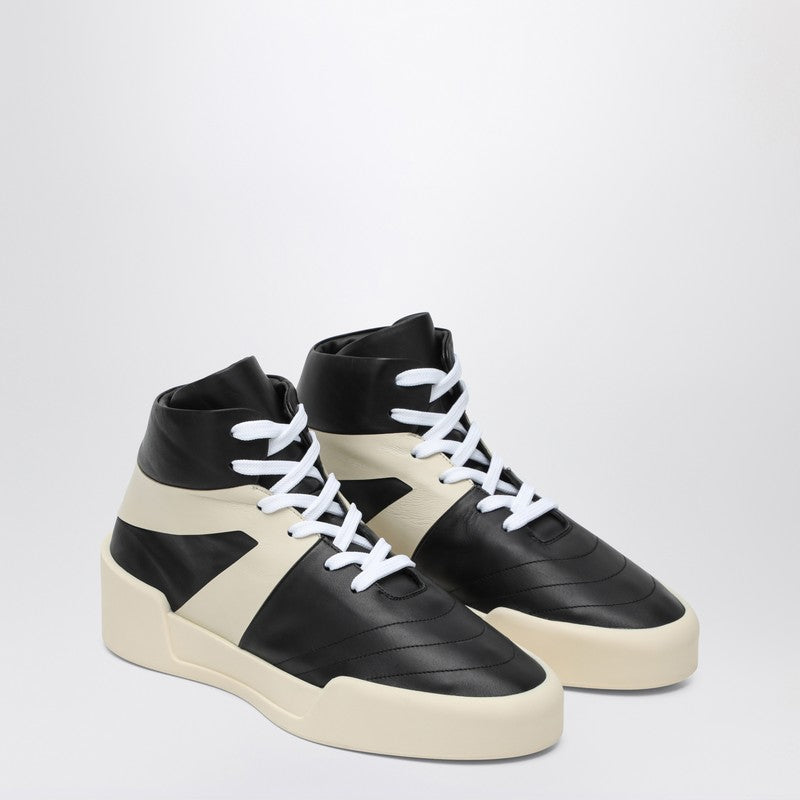Black/cream Basketball Sneaker