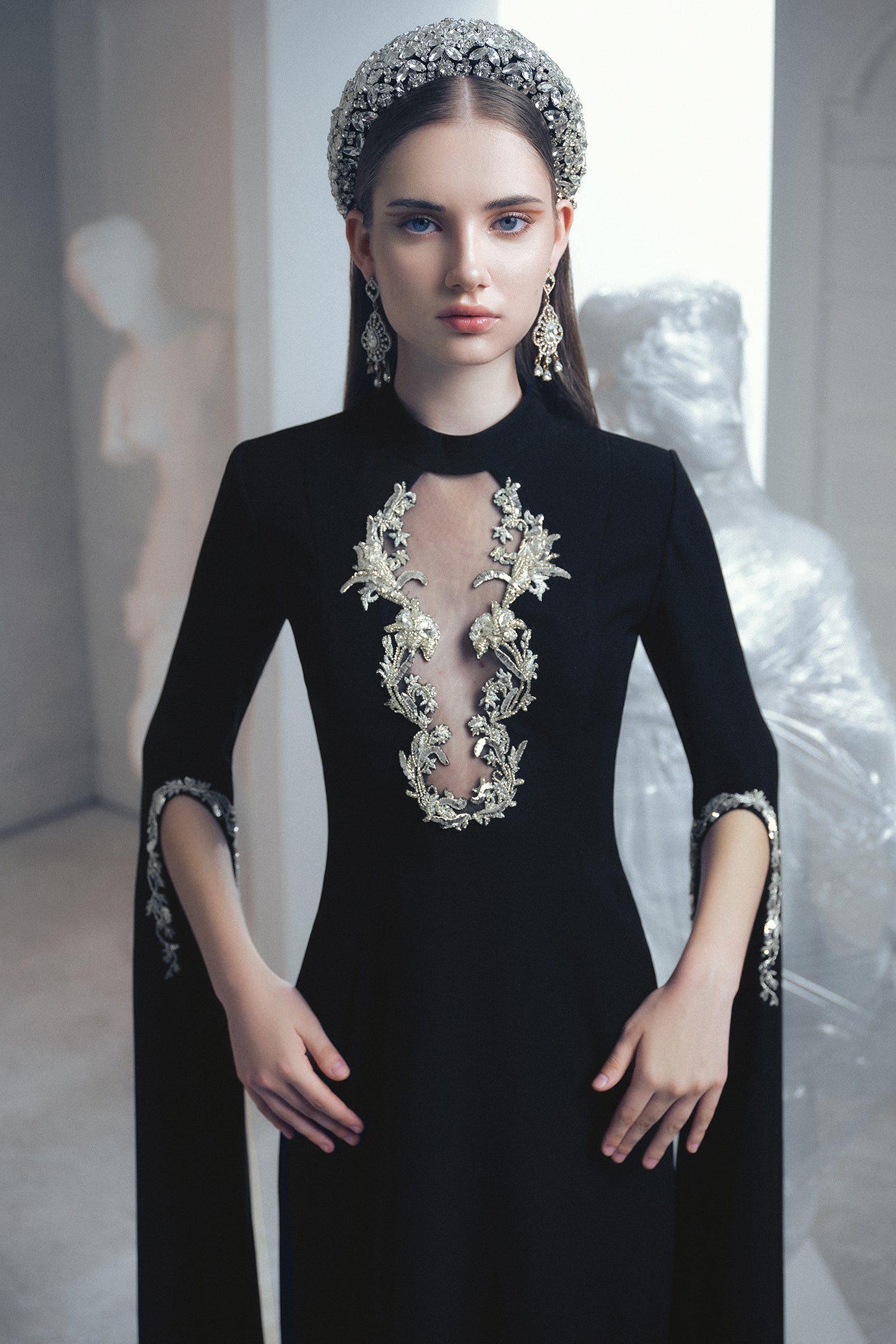 NOIR MAJESTÉ GOWN