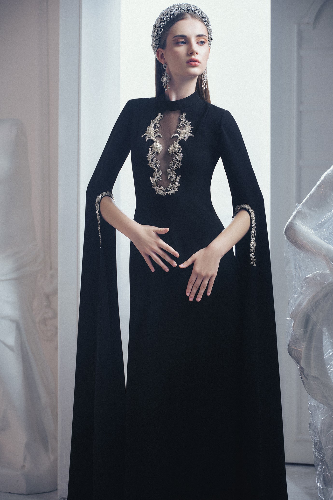 NOIR MAJESTÉ GOWN