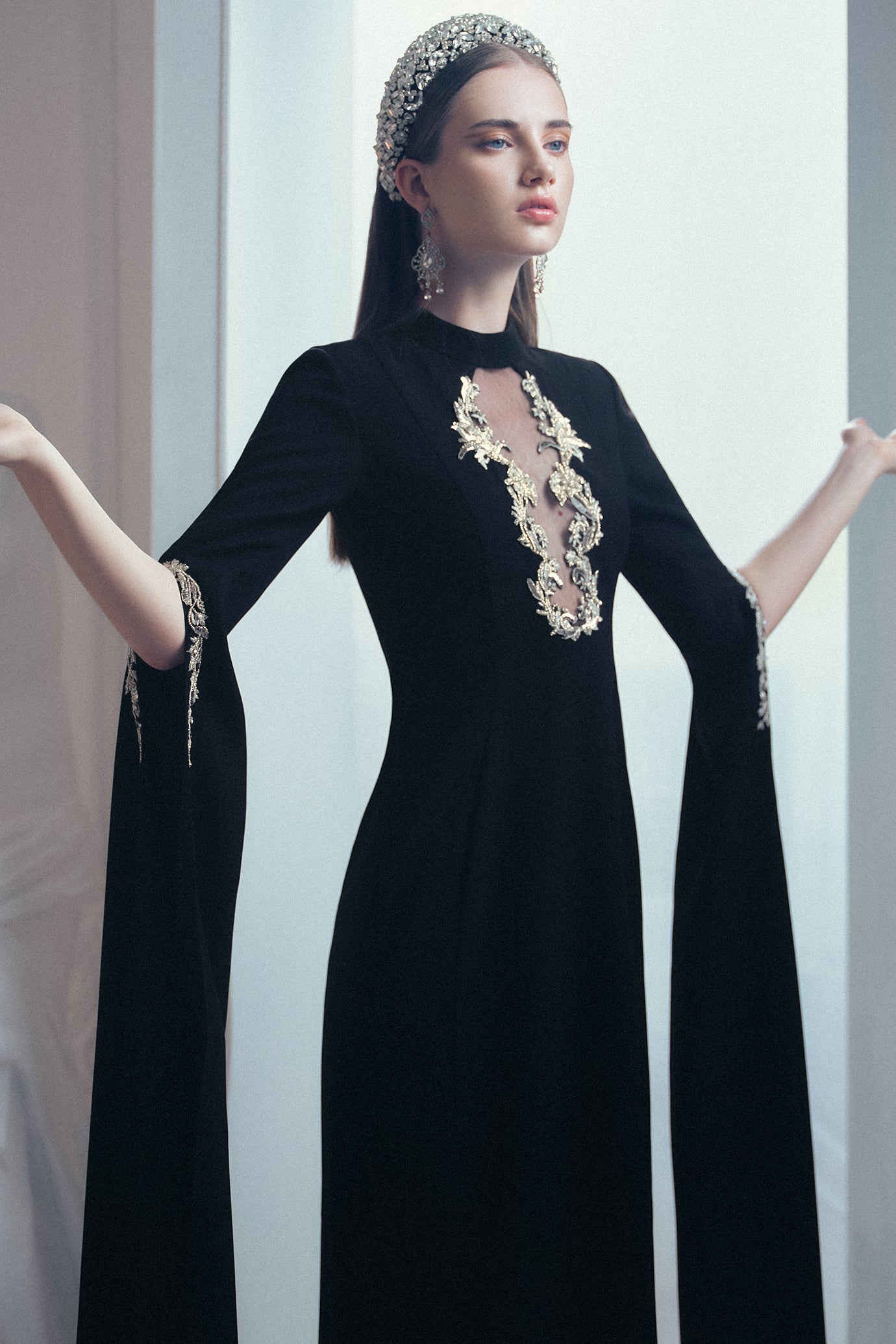 NOIR MAJESTÉ GOWN