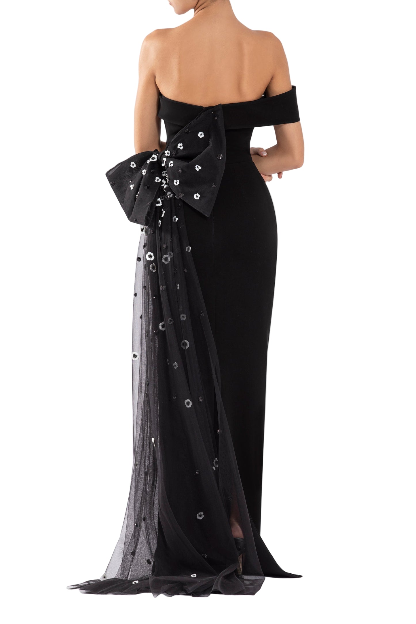 crepe-off-shoulder-dress-with-a-tulle-bow-and-tail-on-the-back-rtwss24-4