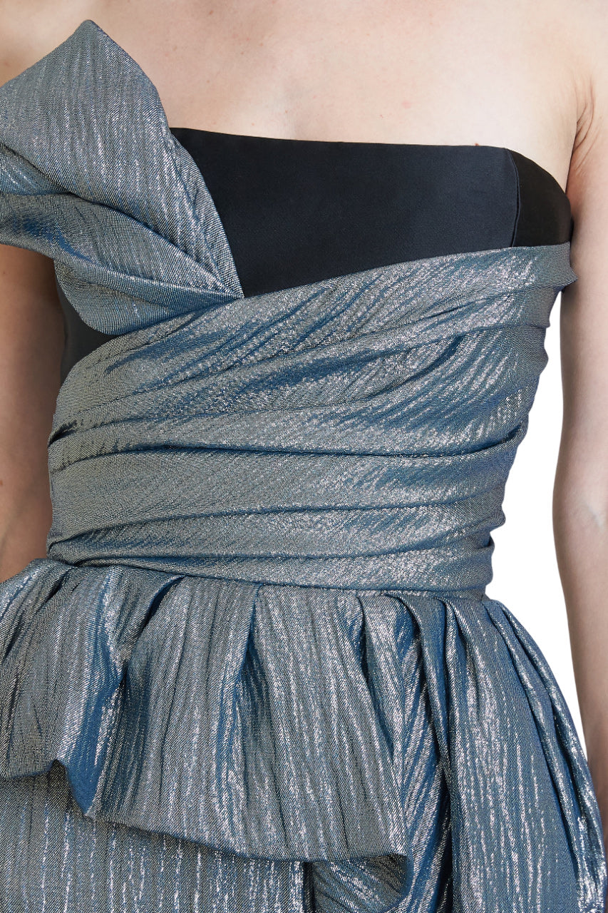 STRAPLESS LAMÉ GOWN