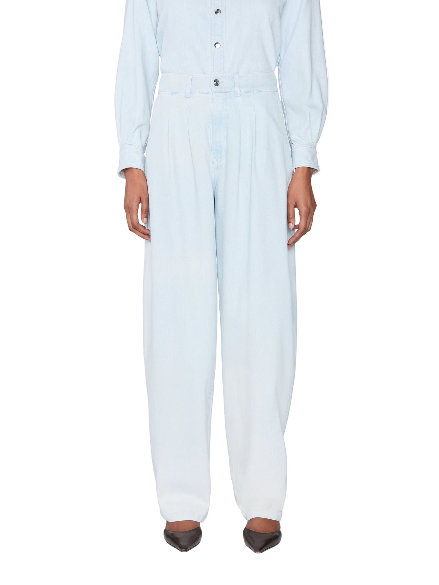 THE TAPERED JEAN