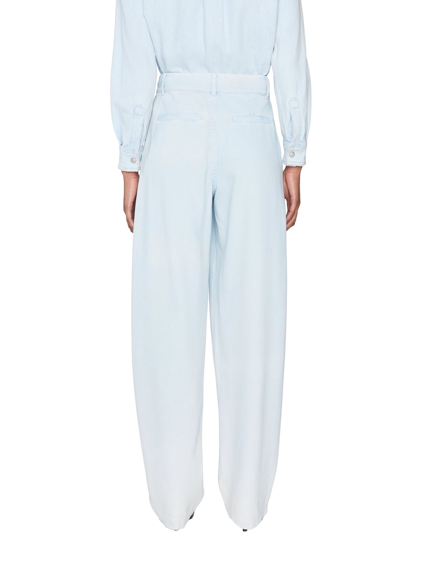 THE TAPERED JEAN