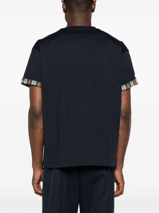 Short -sleeved t -shirt