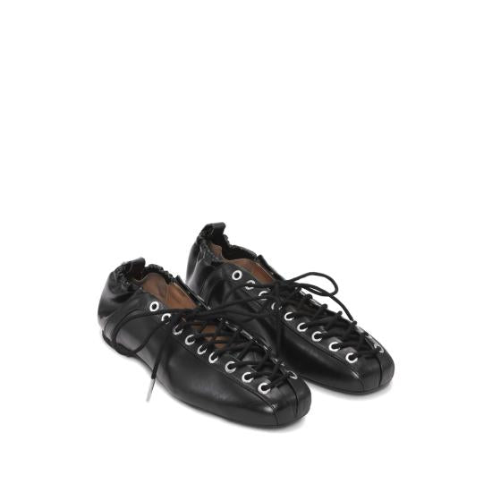 Flat shoes