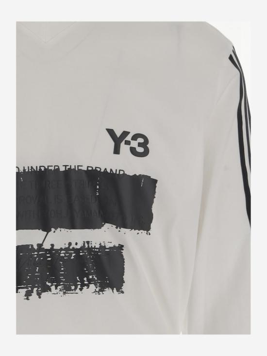 Long-sleeved t-shirt