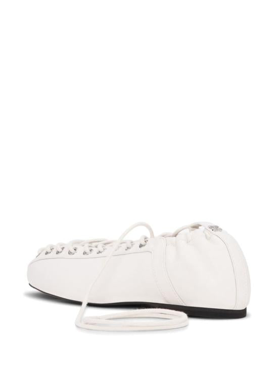 Flat shoes