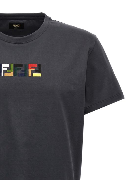 Short -sleeved t -shirt