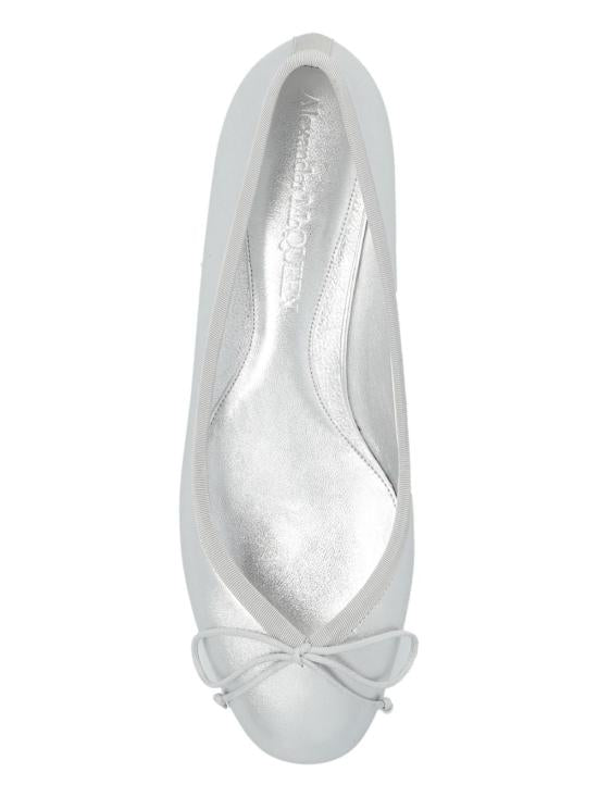Flat shoes