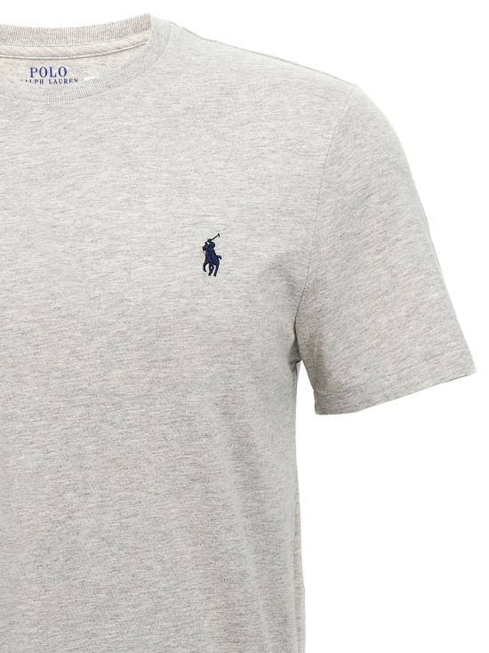 Short -sleeved t -shirt