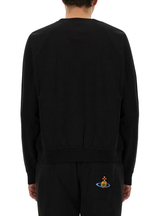 Long-sleeved t-shirt