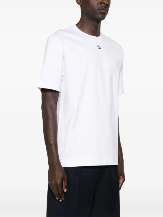 Short -sleeved t -shirt
