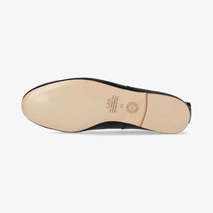 Flat shoes