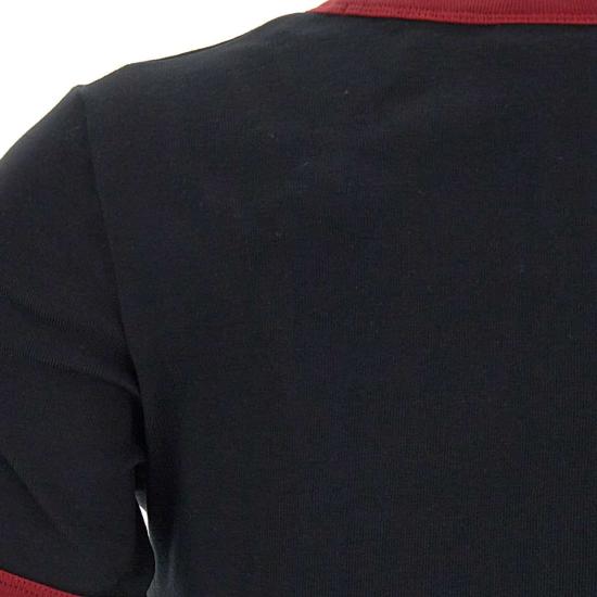 Short -sleeved t -shirt