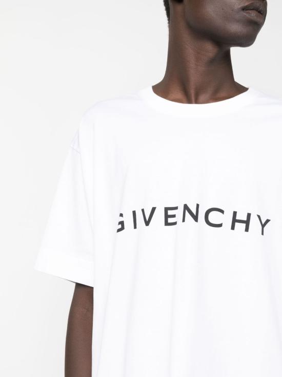 Short -sleeved t -shirt