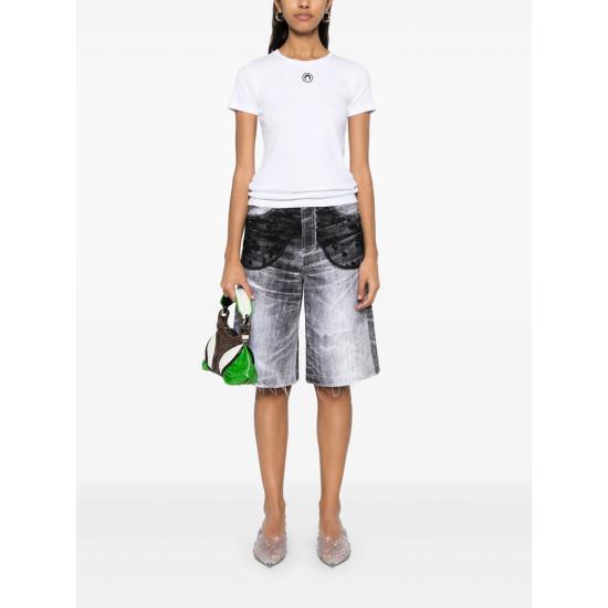 Short -sleeved t -shirt