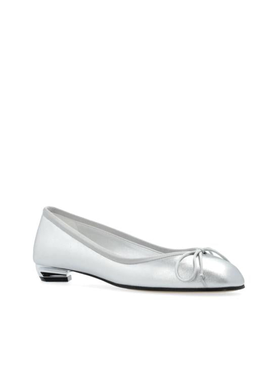 Flat shoes