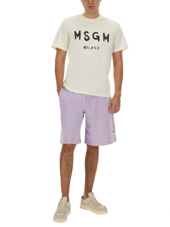 Short -sleeved t -shirt