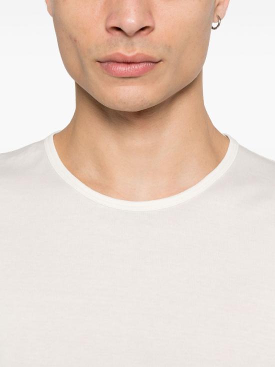 Short -sleeved t -shirt