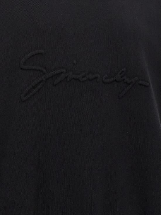 Long -sleeved t -shirt