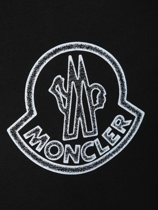 Short -sleeved t -shirt