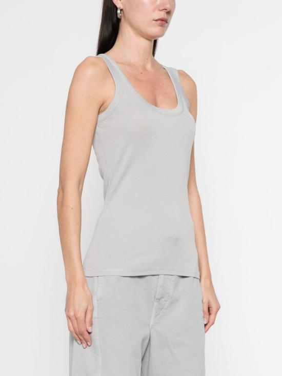 Sleeveless t -shirt