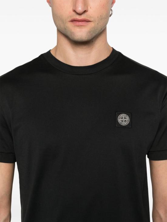 Short -sleeved t -shirt