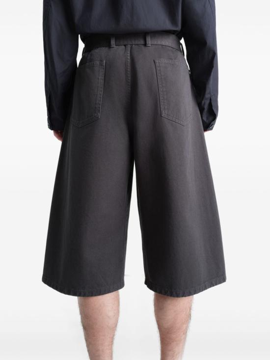 Short pants