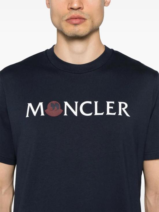 Short -sleeved t -shirt