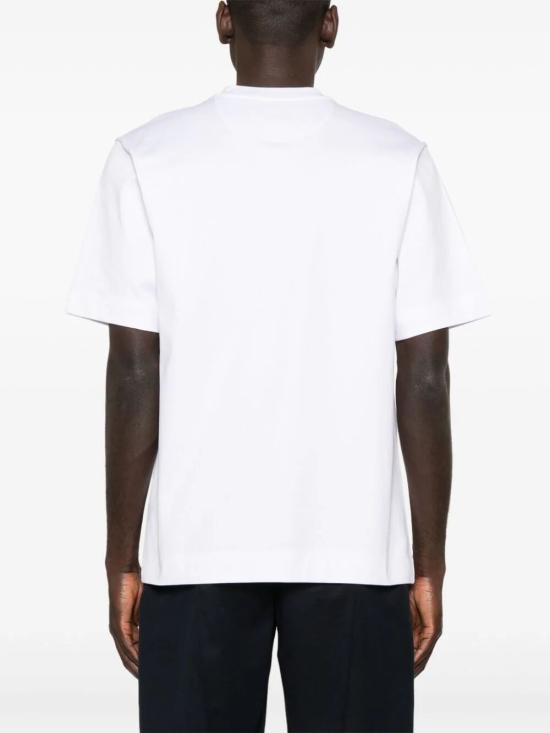 Short -sleeved t -shirt