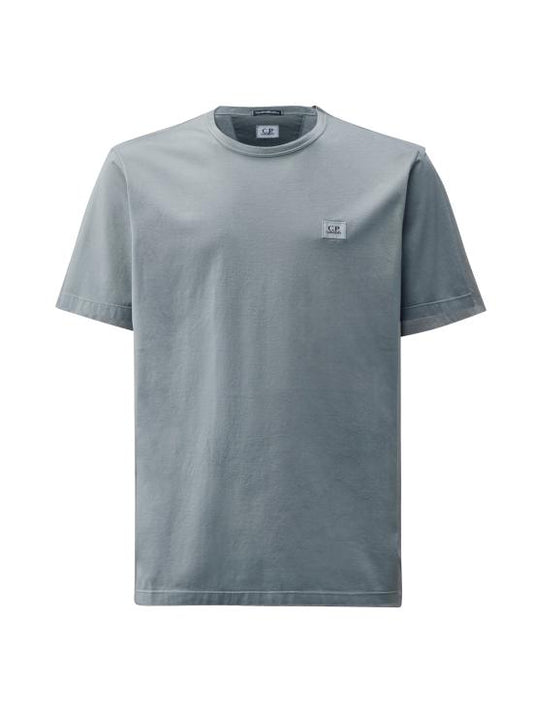 Short -sleeved t -shirt