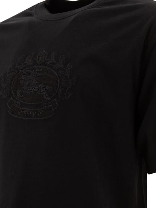 Short -sleeved t -shirt