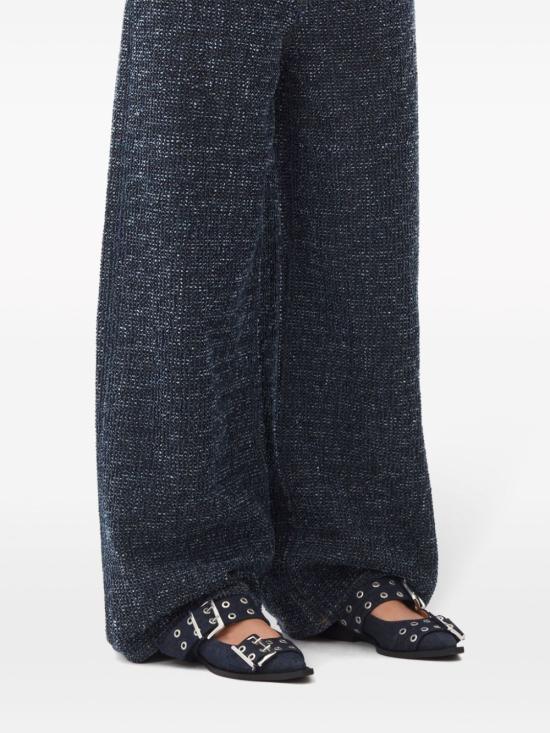 Flat shoes